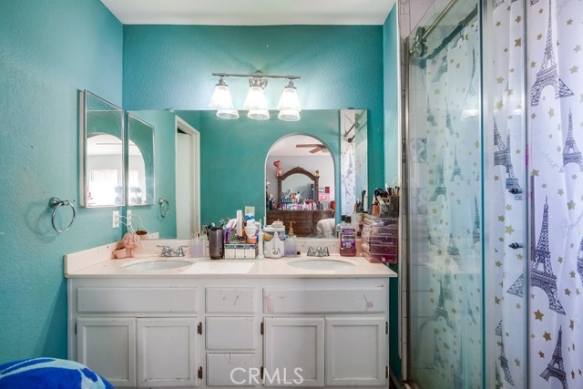 11484 Lime Orchard Lane, Fontana CA: https://media.crmls.org/medias/e88a0643-b8c4-484c-aea3-7ff82a18b08d.jpg