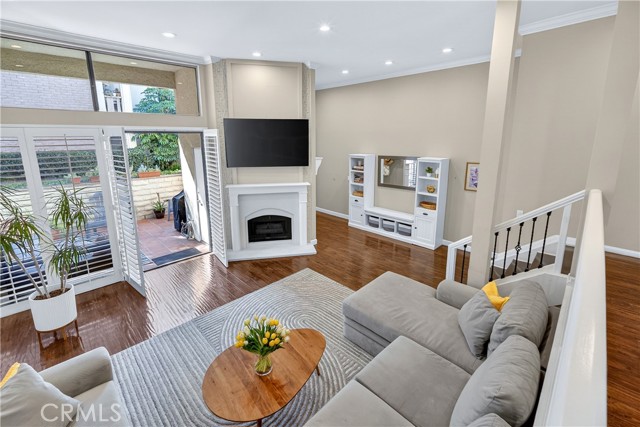 Detail Gallery Image 12 of 36 For 5240 Yarmouth, Encino,  CA 91316 - 3 Beds | 2/1 Baths