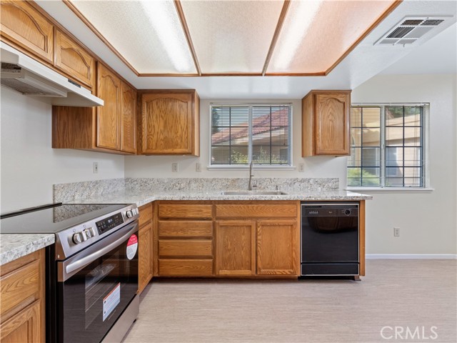 Detail Gallery Image 6 of 23 For 11601 Park Ln, Apple Valley,  CA 92308 - 2 Beds | 2 Baths