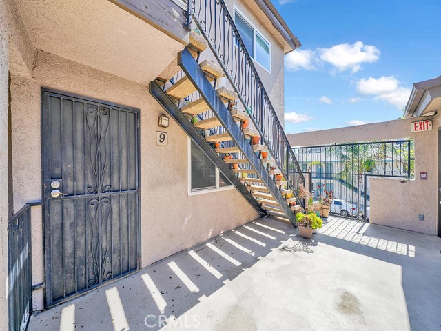 Detail Gallery Image 1 of 1 For 1100 Walnut Ave #9,  Long Beach,  CA 90813 - 2 Beds | 2/1 Baths