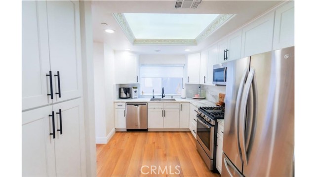 Detail Gallery Image 4 of 11 For 423 E Providencia, Burbank,  CA 91501 - 2 Beds | 3 Baths