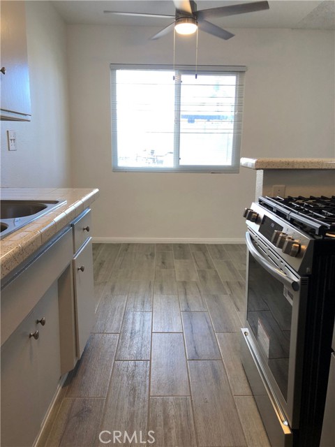 Detail Gallery Image 7 of 14 For 409 California St #1,  Huntington Beach,  CA 92648 - 1 Beds | 1 Baths