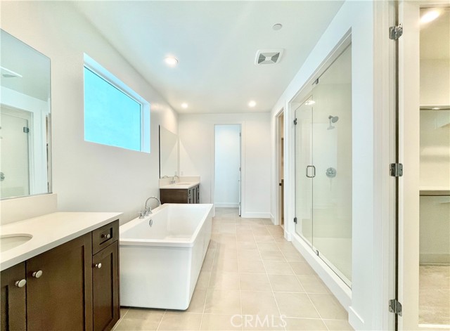 Detail Gallery Image 19 of 40 For 27533 Elderberry Dr, Valencia,  CA 91381 - 5 Beds | 5/1 Baths