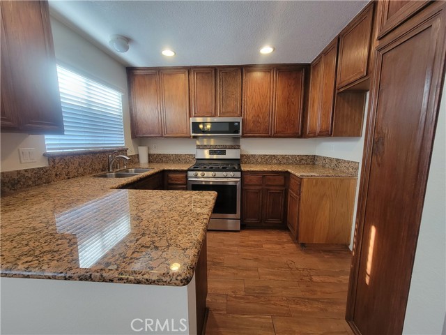 Detail Gallery Image 3 of 9 For 2800 Plaza Del Amo #506,  Torrance,  CA 90503 - 2 Beds | 3 Baths
