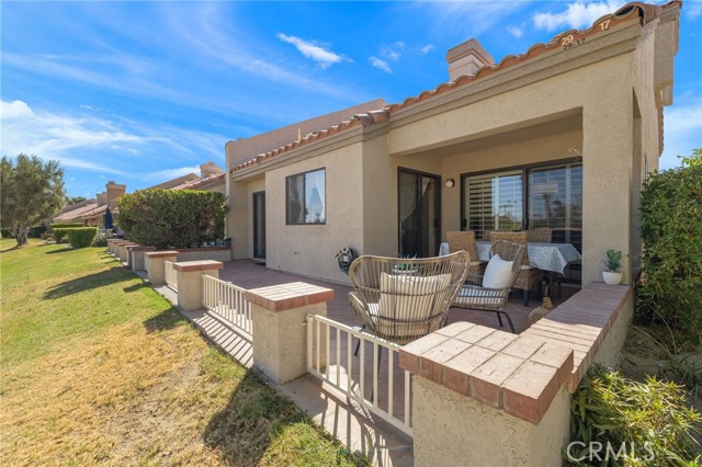 41961 Preston Trail, Palm Desert CA: https://media.crmls.org/medias/e88c0828-bbf6-456f-bd36-0c6df29ba95c.jpg