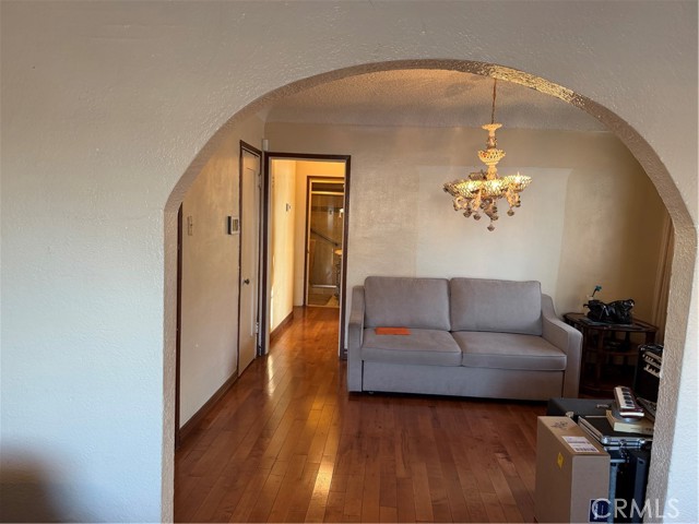 514 W 102nd, Los Angeles CA: https://media.crmls.org/medias/e88cf1d9-b341-4738-bea6-c55a71bf2048.jpg