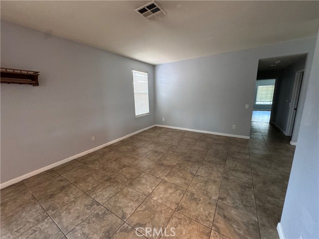 Detail Gallery Image 11 of 30 For 13208 Berkeley Ln, Victorville,  CA 92392 - 4 Beds | 2/1 Baths