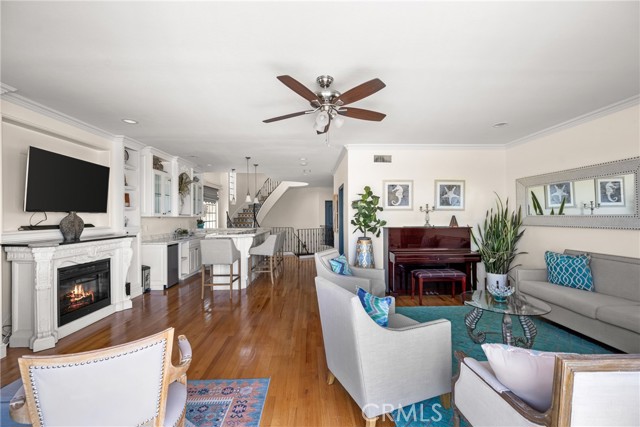 6915 E Seaside, Long Beach CA: https://media.crmls.org/medias/e88dcfac-4369-4ed1-a7f8-d44ccfde7877.jpg