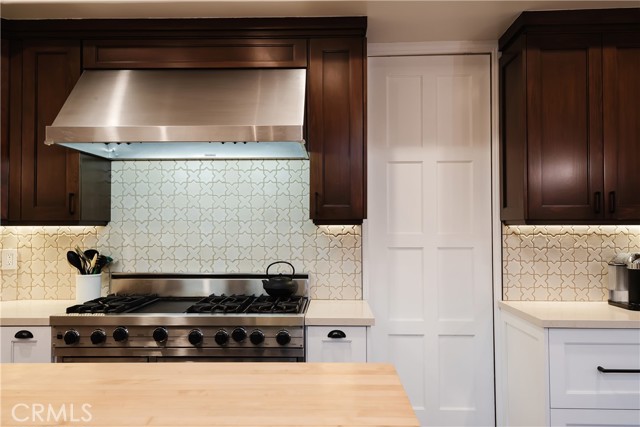 6 burner Viking stove and Walk in Pantry