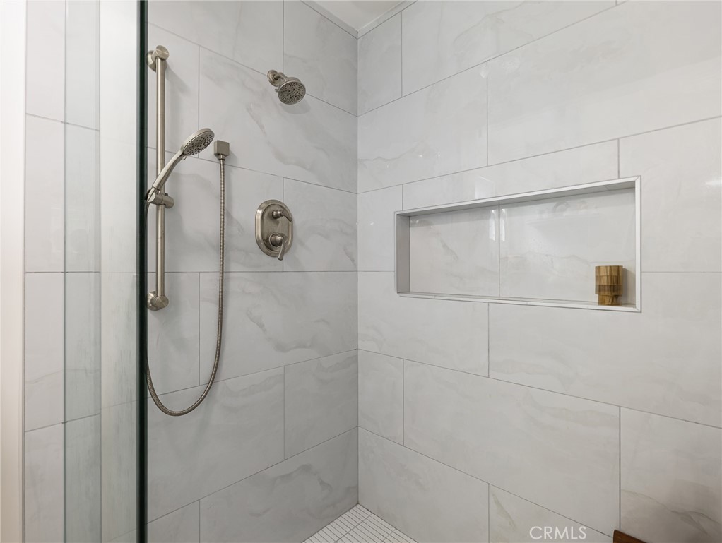 https://media.crmls.org/medias/e88f4d41-d406-4801-a018-32bb6e7b23e9.jpg?preset=X-Large