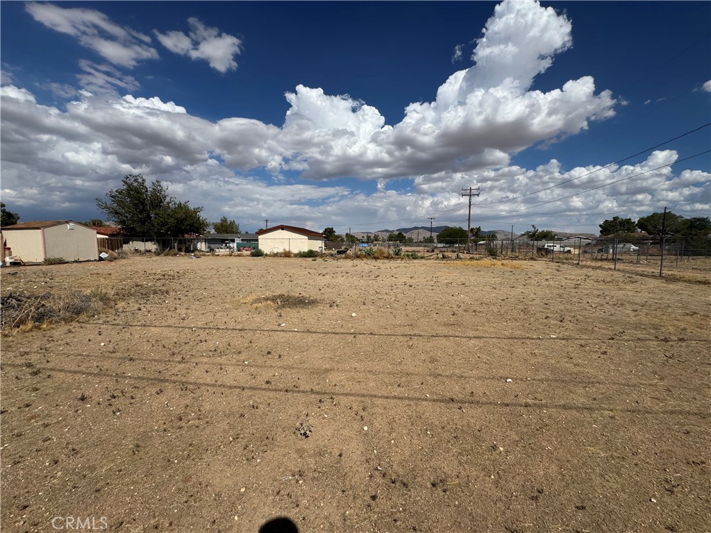 https://media.crmls.org/medias/e88f4d81-c0a2-4c63-b28e-d43222d88ce6.jpg?preset=X-Large