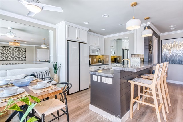 Detail Gallery Image 4 of 35 For 711 Pacific Coast Hwy #421,  Huntington Beach,  CA 92648 - 2 Beds | 1/1 Baths