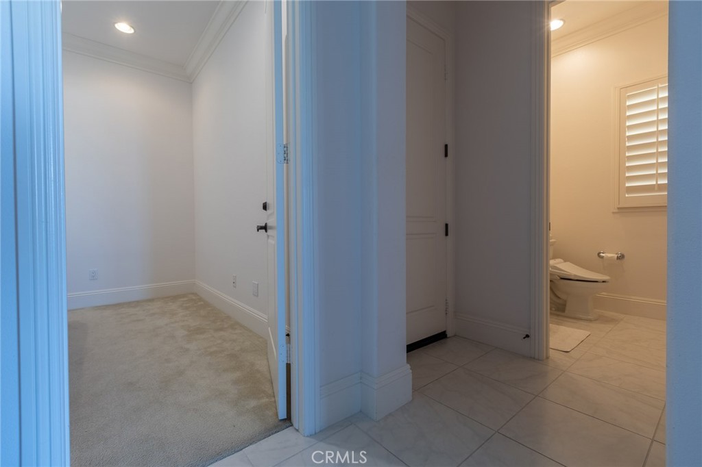 https://media.crmls.org/medias/e88feadf-58e9-4244-8d1c-036f6087ef5e.jpg?preset=X-Large