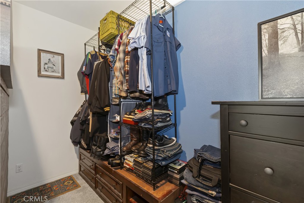 https://media.crmls.org/medias/e8906d87-7b77-4a95-a96c-741b1baf6e04.jpg?preset=X-Large