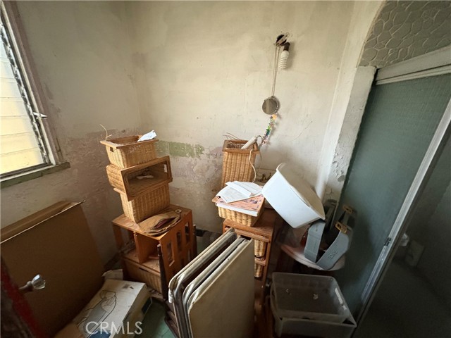 2391 Fashion Avenue, Long Beach CA: https://media.crmls.org/medias/e891cf32-671a-497e-a9b5-5301623888ea.jpg