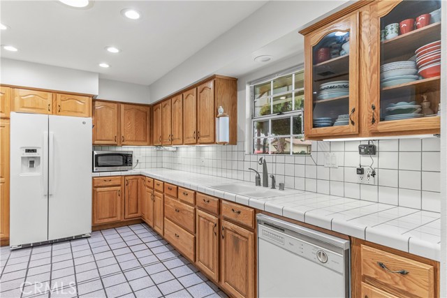 415 N Rennell Avenue, San Dimas CA: https://media.crmls.org/medias/e891e8a8-8bf9-4c1d-ac16-01f00cc74d0d.jpg