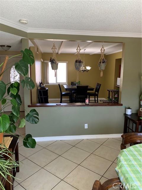 opening from living room to kitchen dining