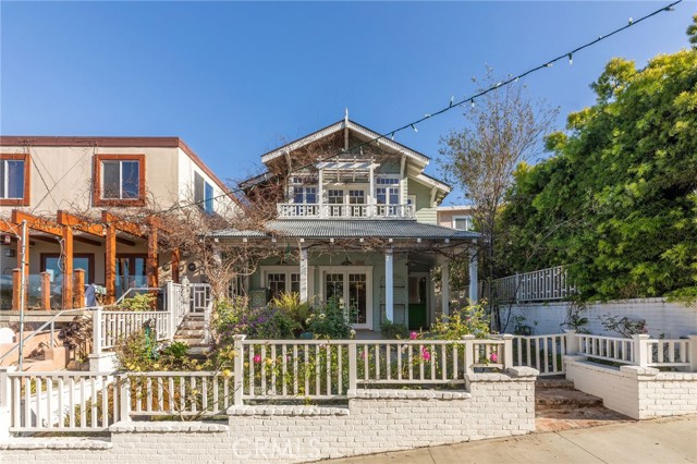 404 17th Street, Manhattan Beach, California 90266, 3 Bedrooms Bedrooms, ,2 BathroomsBathrooms,Residential,Sold,17th,SB21090546