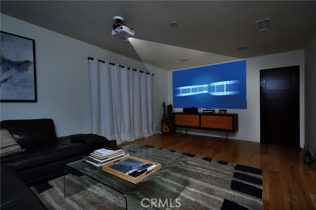 4751 Del Moreno Drive, Woodland Hills CA: https://media.crmls.org/medias/e89260ad-9065-4a87-8078-c6c700b13f29.jpg
