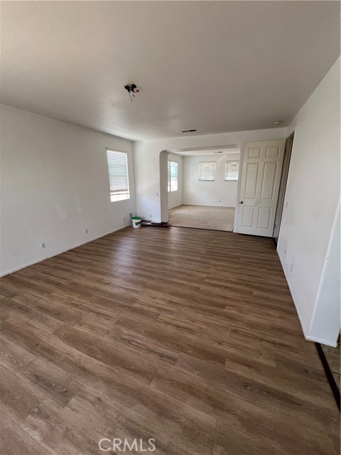 6686 Sand Dunes Street, Eastvale CA: https://media.crmls.org/medias/e8933aae-783e-481b-a9ab-fe2631385ad9.jpg