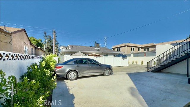 11125 Glenoaks Boulevard, Pacoima CA: https://media.crmls.org/medias/e89350de-cc36-41da-9d54-68abd0674bf0.jpg