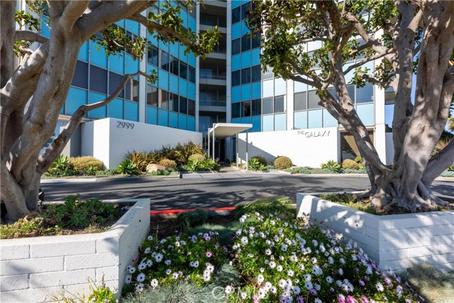 2999 E Ocean Blvd, Long Beach CA: https://media.crmls.org/medias/e8935a76-5036-4060-b50d-7451438d95b0.jpg