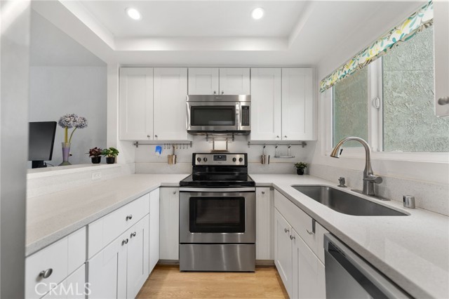 Detail Gallery Image 8 of 31 For 23341 La Glorieta #B,  Mission Viejo,  CA 92691 - 2 Beds | 1 Baths