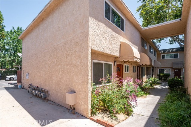17061 Roscoe Boulevard, Northridge CA: https://media.crmls.org/medias/e89389d8-462a-46be-a4e7-941823610fe2.jpg
