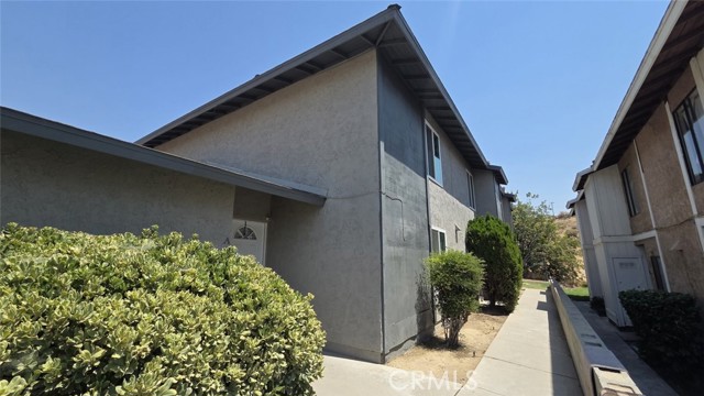 Detail Gallery Image 3 of 10 For 4404 Tierra Verde St #D,  Bakersfield,  CA 93301 - 2 Beds | 1/1 Baths