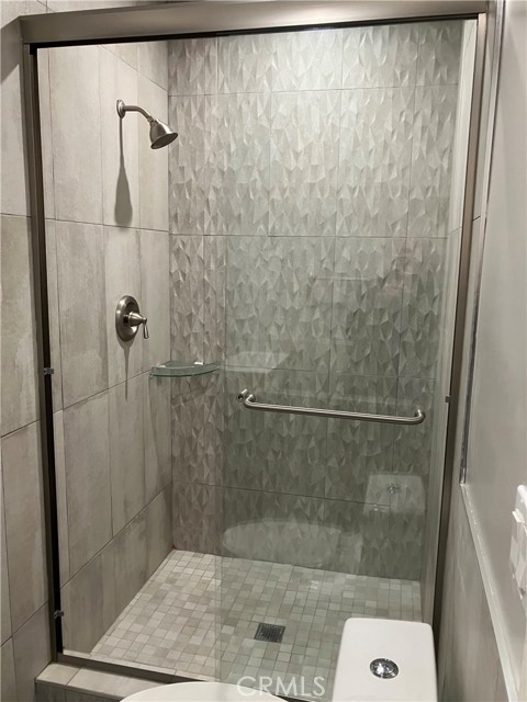 Detail Gallery Image 8 of 12 For 2059 N Vermont, Los Angeles,  CA 90027 - 2 Beds | 2 Baths