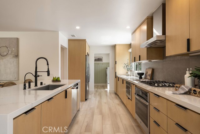 Detail Gallery Image 13 of 74 For 12822 Fairhaven, Santa Ana,  CA 92705 - 6 Beds | 4/1 Baths