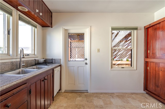 Detail Gallery Image 4 of 32 For 1812 Ocean Dr, Manhattan Beach,  CA 90266 - 2 Beds | 1 Baths