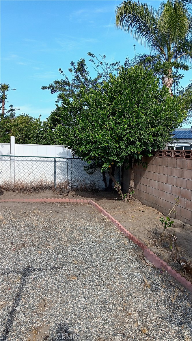 https://media.crmls.org/medias/e895b97a-19c0-4100-a15f-20190fb01788.jpg?preset=X-Large