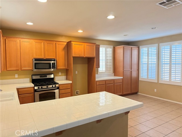 8090 Cornwall Court, Rancho Cucamonga CA: https://media.crmls.org/medias/e8960f31-a75f-472c-a19e-e7eeca10f80c.jpg
