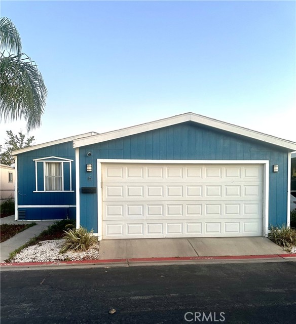 80 E Dawes Street, Perris CA: https://media.crmls.org/medias/e89664a9-702e-4381-a79c-adb77c2422d1.jpg