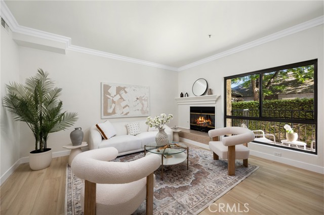 Detail Gallery Image 2 of 27 For 222 S Catalina Ave #8,  Pasadena,  CA 91106 - 3 Beds | 3/1 Baths