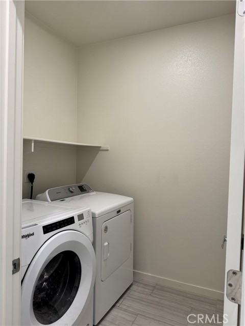 120 Citysquare, Irvine CA: https://media.crmls.org/medias/e897d4dd-a335-48bc-a04e-3ab6311db7a8.jpg