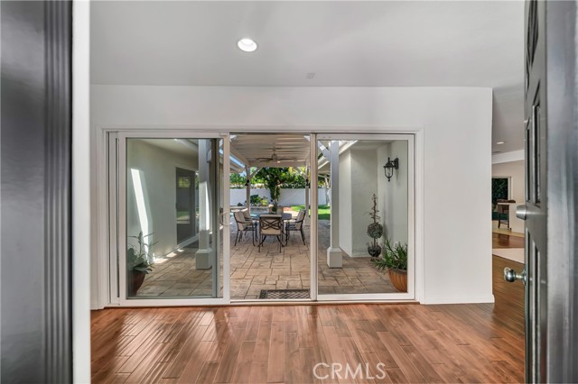 Detail Gallery Image 9 of 48 For 6136 Kentland, Woodland Hills,  CA 91367 - 4 Beds | 3 Baths