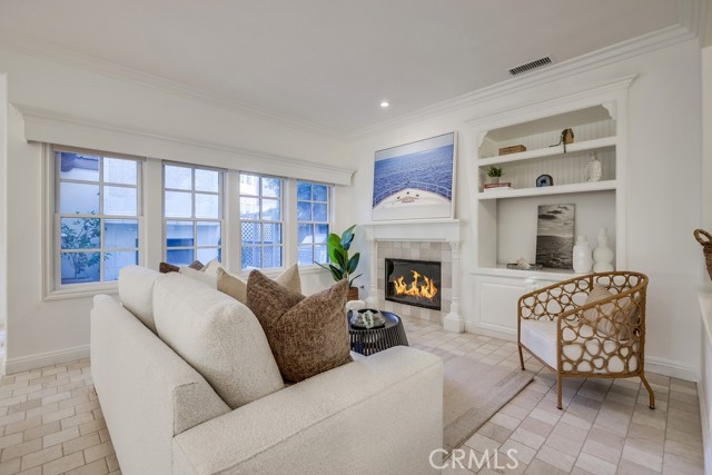 2569 Bungalow Place, Corona del Mar CA: https://media.crmls.org/medias/e8998953-e244-4f12-8717-118f93fda8dd.jpg