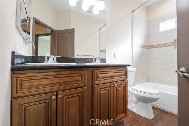 Detail Gallery Image 14 of 24 For 11613 216th, Lakewood,  CA 90715 - 3 Beds | 2/1 Baths