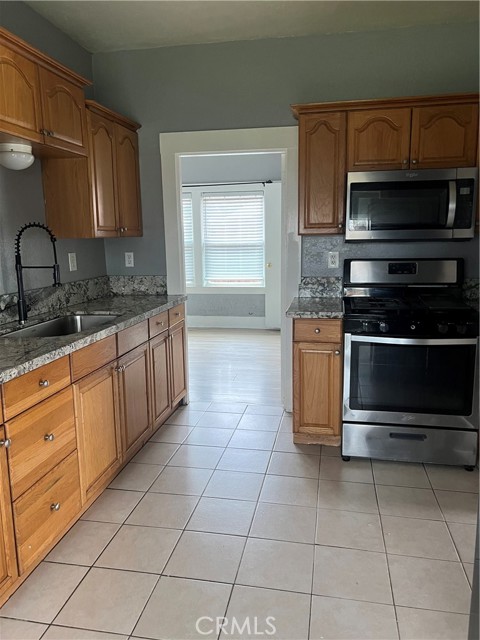 Detail Gallery Image 9 of 21 For 1141 W San Joaquin Ave, Tulare,  CA 93274 - 3 Beds | 1 Baths