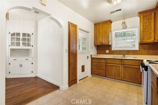 148 W 8th Avenue, Chico CA: https://media.crmls.org/medias/e89b8bcf-ac27-49c5-b0f0-f85a65a79481.jpg