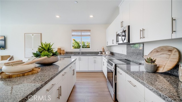 Detail Gallery Image 2 of 17 For 2365 Lionheart Dr, Perris,  CA 92570 - 4 Beds | 2 Baths