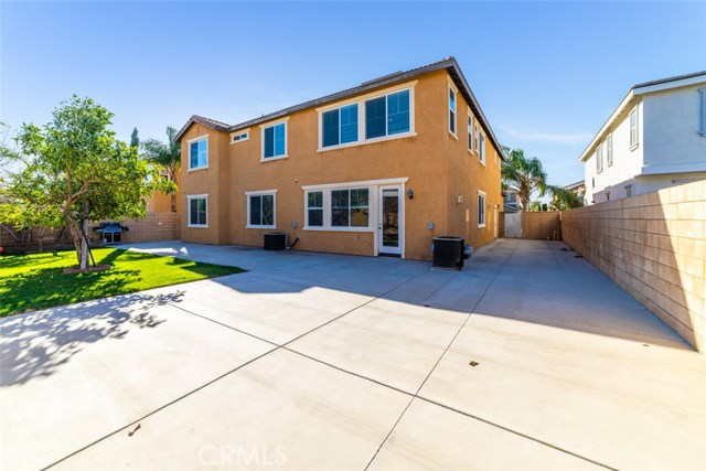 7204 Beckett Field Ln, Eastvale, CA 92880