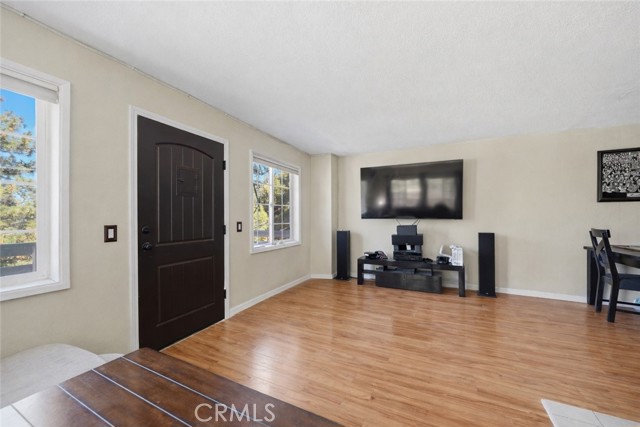 Detail Gallery Image 6 of 24 For 2073 Mojave Scenic, Wrightwood,  CA 92397 - 3 Beds | 3 Baths