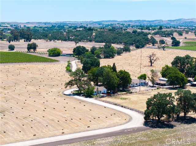 Detail Gallery Image 5 of 33 For 5275 Camp 8 Rd, Paso Robles,  CA 93446 - 12 Beds | 7/1 Baths