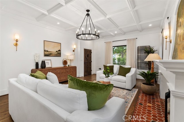 6373 W 6TH Street, Los Angeles CA: https://media.crmls.org/medias/e89cb43e-7100-48ca-83b6-1cece6c97099.jpg