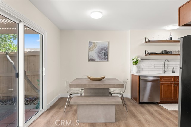 341 Carriage Drive, Santa Ana CA: https://media.crmls.org/medias/e89cbf79-18ef-49e1-9e14-0150110f06b3.jpg