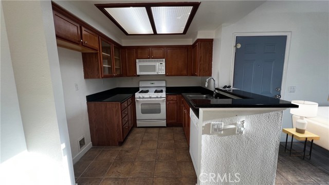 Detail Gallery Image 6 of 11 For 200 E Alessandro, Riverside,  CA 92508 - 2 Beds | 2 Baths