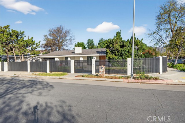 Detail Gallery Image 3 of 62 For 20431 Germain, Chatsworth,  CA 91311 - 5 Beds | 3/1 Baths